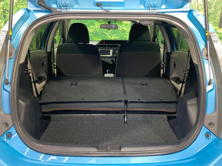 2013 Toyota Aqua DAA-NHP10 (UW-69fc013629200)[11]