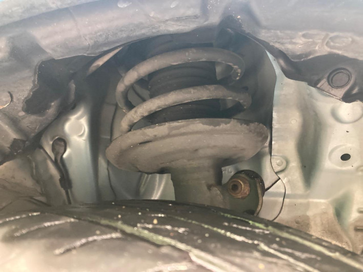 2013 Toyota Aqua DAA-NHP10 (UW-69fc013629200)[5]