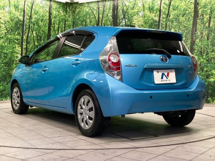 2013 Toyota Aqua DAA-NHP10 (UW-69fc013629200)[21]