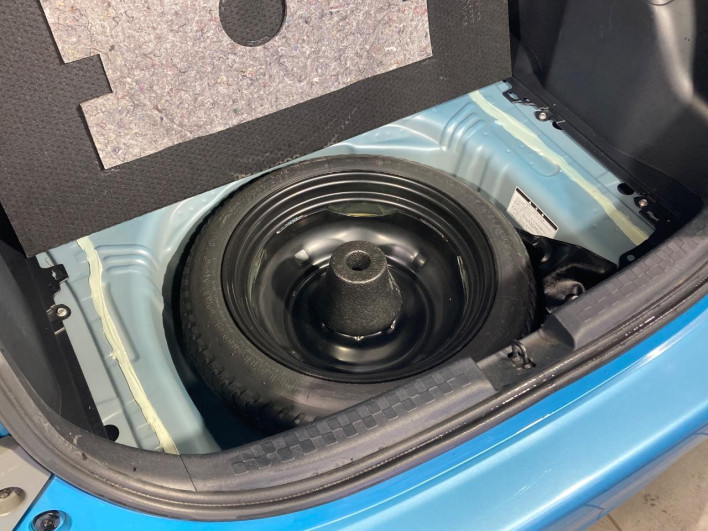 2013 Toyota Aqua DAA-NHP10 (UW-69fc013629200)[12]