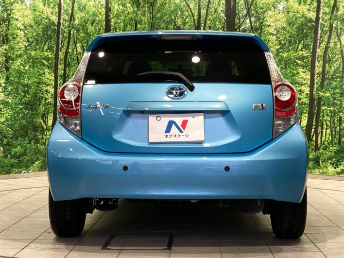 2013 Toyota Aqua DAA-NHP10 (UW-69fc013629200)[16]