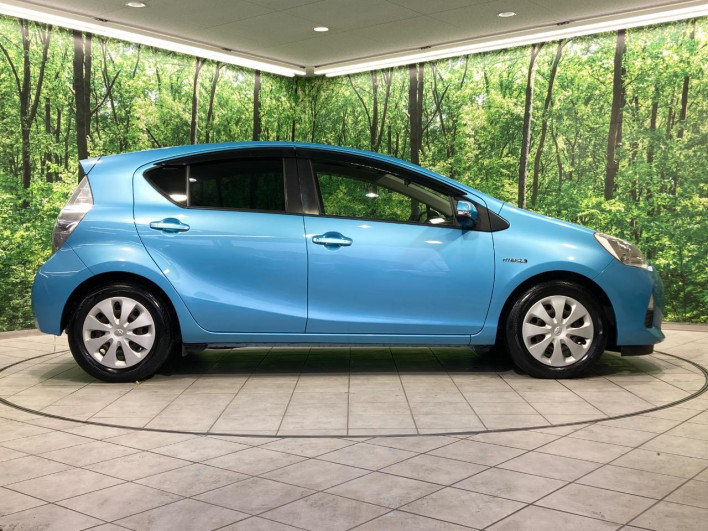 2013 Toyota Aqua DAA-NHP10 (UW-69fc013629200)[9]