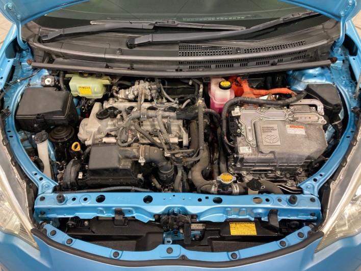 2013 Toyota Aqua DAA-NHP10 (UW-69fc013629200)[4]