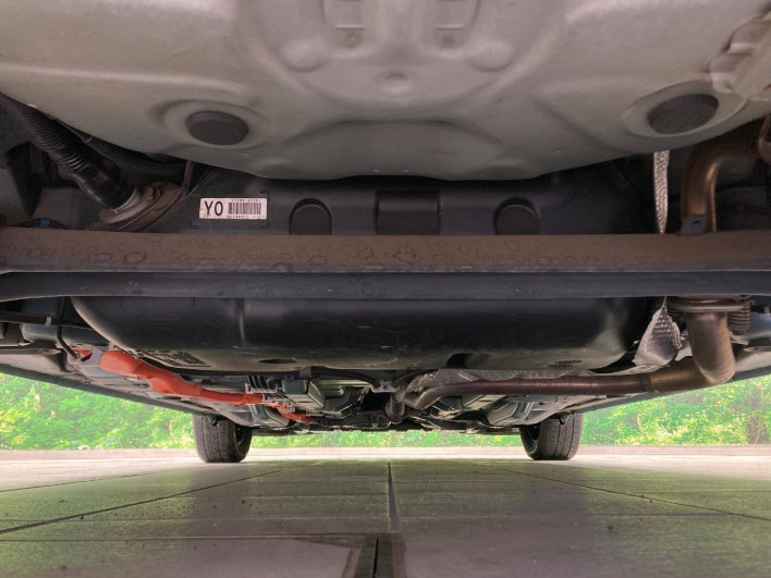 2013 Toyota Aqua DAA-NHP10 (UW-69fc013629200)[17]