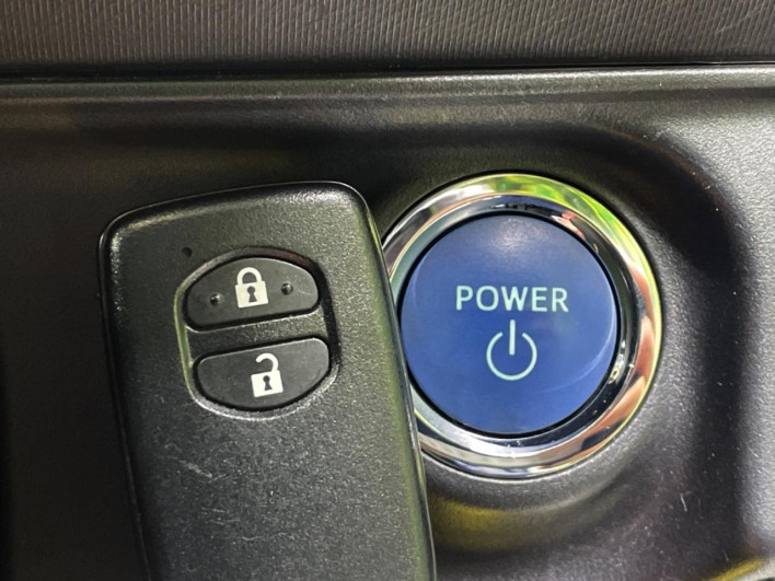2014 Toyota Aqua DAA-NHP10 (UW-69fc0137784e2)[21]