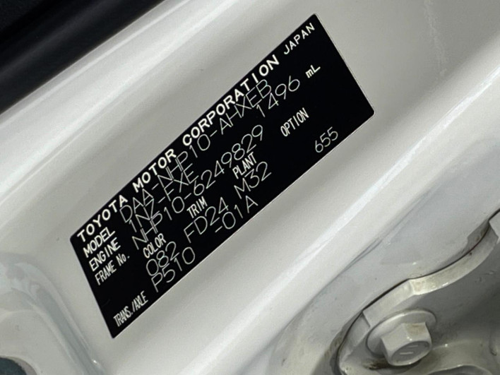 2014 Toyota Aqua DAA-NHP10 (UW-69fc0137784e2)[1]