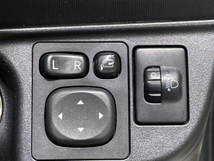 2014 Toyota Aqua DAA-NHP10 (UW-69fc0137784e2)[20]