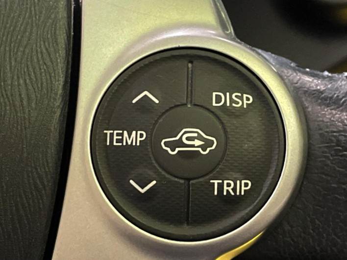 2014 Toyota Aqua DAA-NHP10 (UW-69fc0137784e2)[27]
