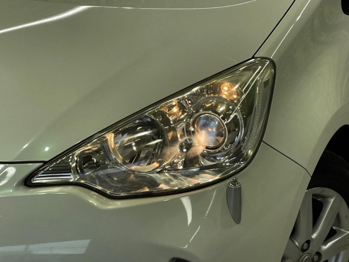 2014 Toyota Aqua DAA-NHP10 (UW-69fc0137784e2)[12]