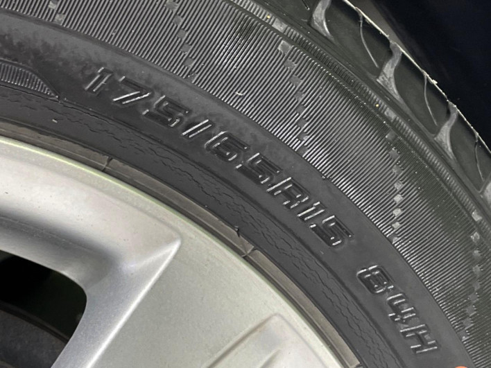 2014 Toyota Aqua DAA-NHP10 (UW-69fc0137784e2)[7]