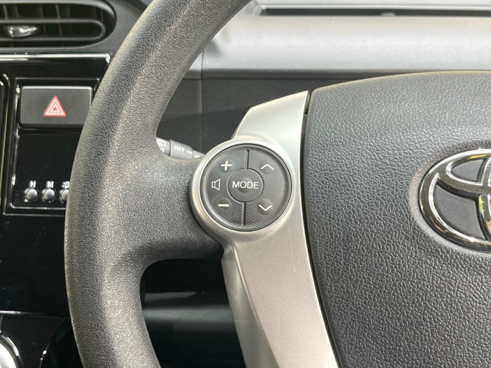 2017 Toyota Aqua DAA-NHP10 (UW-69fc0138525fd)[14]