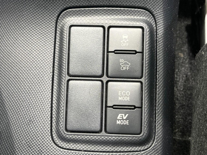 2017 Toyota Aqua DAA-NHP10 (UW-69fc0138525fd)[25]