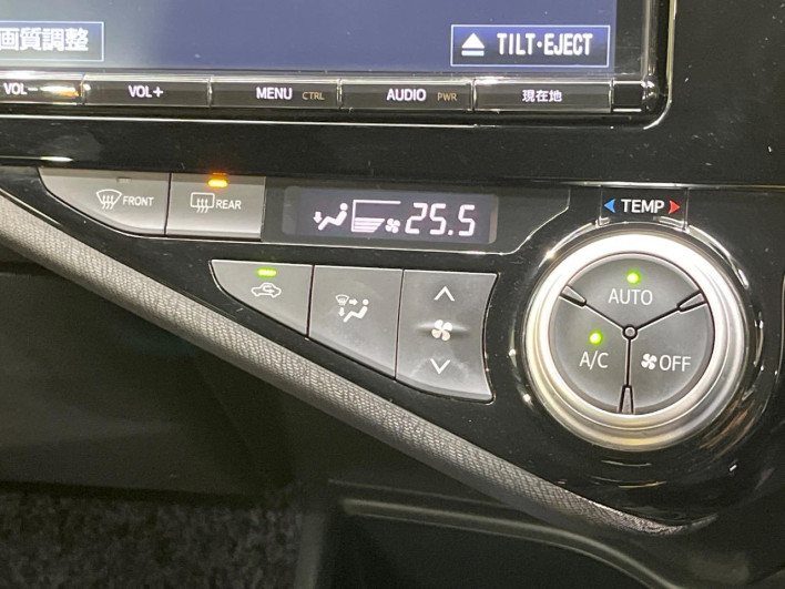 2017 Toyota Aqua DAA-NHP10 (UW-69fc0138525fd)[23]