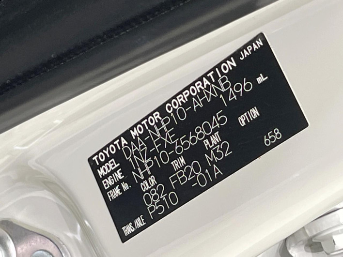 2017 Toyota Aqua DAA-NHP10 (UW-69fc0138525fd)[1]
