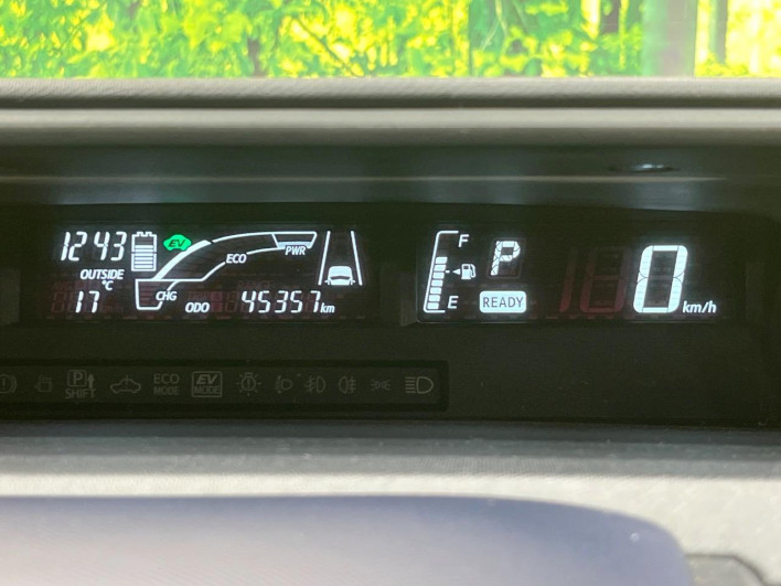2017 Toyota Aqua DAA-NHP10 (UW-69fc0138525fd)[12]