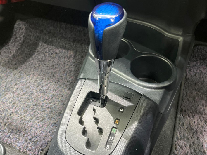 2017 Toyota Aqua DAA-NHP10 (UW-69fc0138525fd)[24]