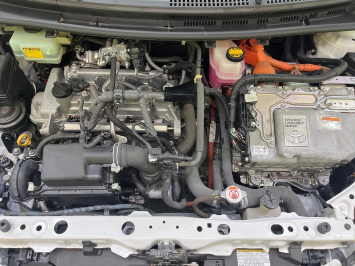 2017 Toyota Aqua DAA-NHP10 (UW-69fc0138525fd)[4]