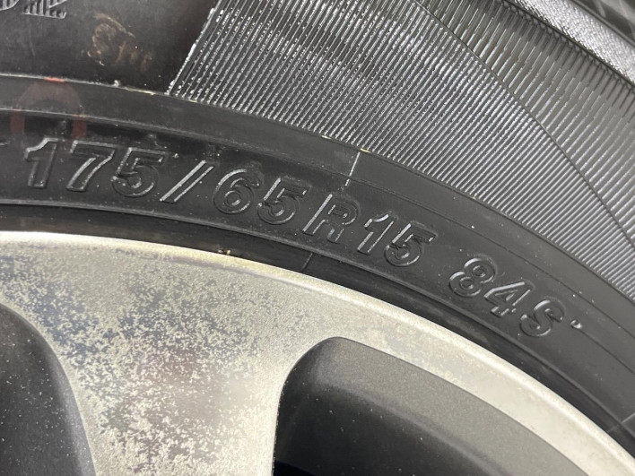 2017 Toyota Aqua DAA-NHP10 (UW-69fc0138525fd)[9]