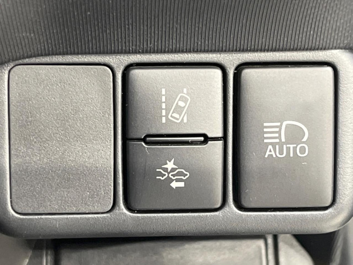 2017 Toyota Aqua DAA-NHP10 (UW-69fc0138525fd)[18]