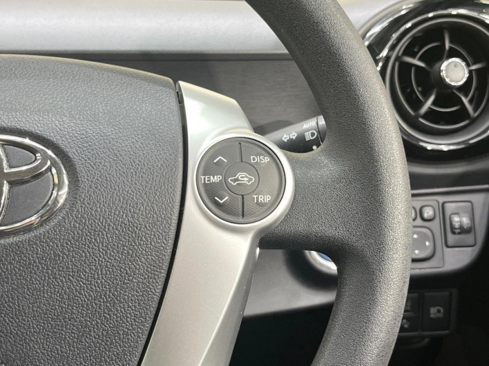 2017 Toyota Aqua DAA-NHP10 (UW-69fc0138525fd)[13]