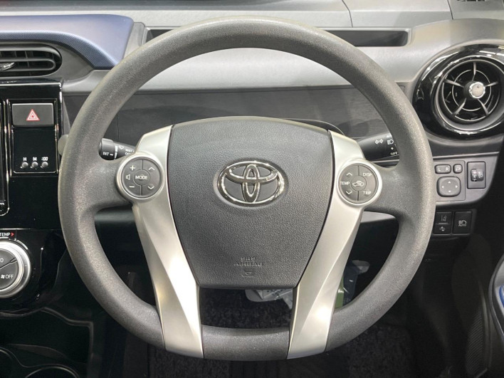 2017 Toyota Aqua DAA-NHP10 (UW-69fc0138525fd)[28]