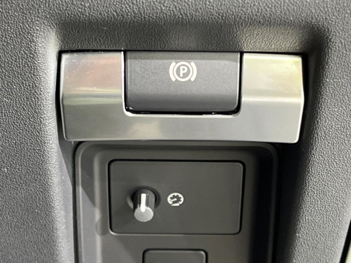 2023 Land Rover Defender 3CA-LE72WAB (UW-69fc014898a9c)[26]