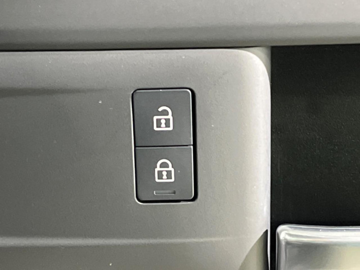 2023 Land Rover Defender 3CA-LE72WAB (UW-69fc014898a9c)[25]