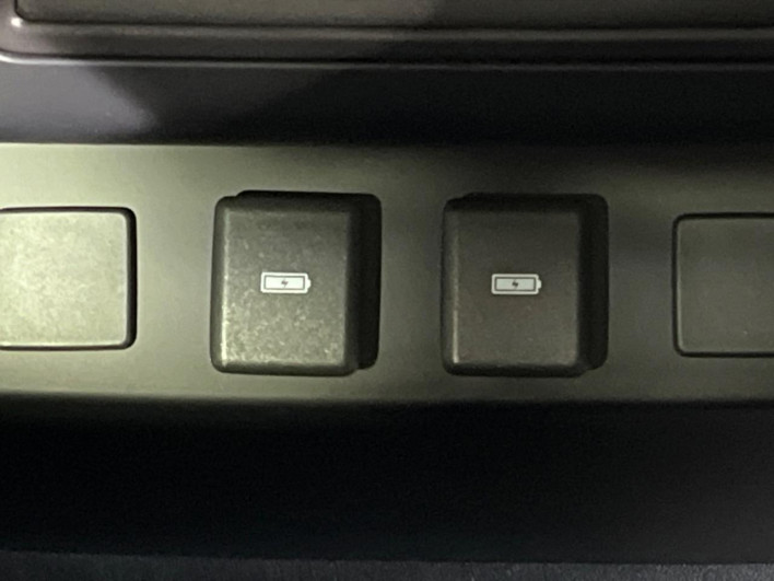 2023 Land Rover Defender 3CA-LE72WAB (UW-69fc014898a9c)[23]