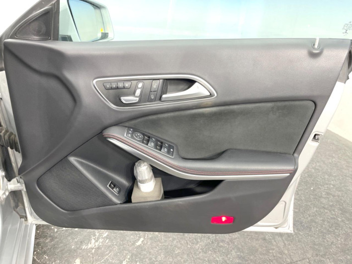 2016 Mercedes Benz CLA Class DBA-117342 (UW-69fc0156497ed)[21]