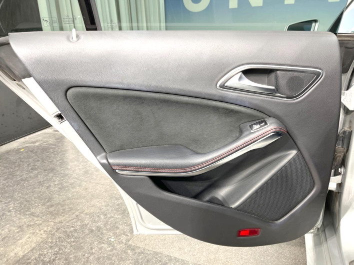 2016 Mercedes Benz CLA Class DBA-117342 (UW-69fc0156497ed)[13]
