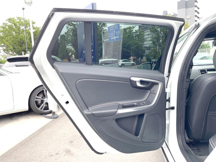 2017 Volvo V60 LDA-FD4204T (UW-69fc0159109a7)[19]