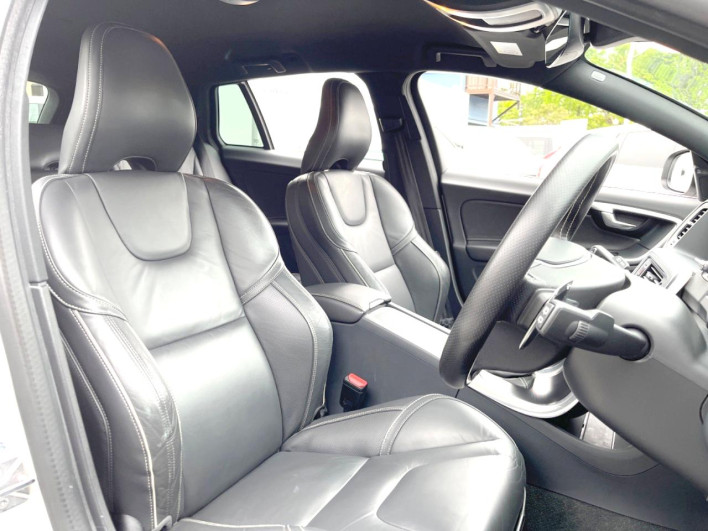 2017 Volvo V60 LDA-FD4204T (UW-69fc0159109a7)[12]