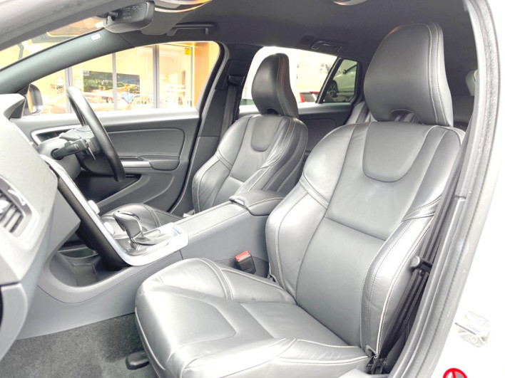2017 Volvo V60 LDA-FD4204T (UW-69fc0159109a7)[15]