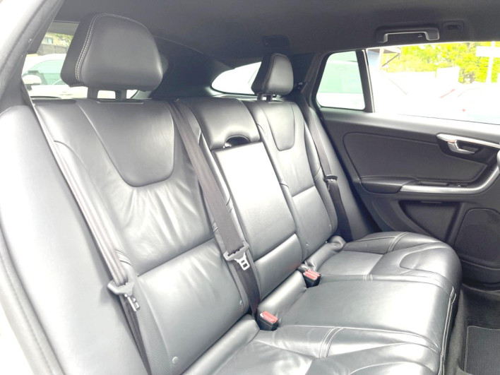 2017 Volvo V60 LDA-FD4204T (UW-69fc0159109a7)[13]