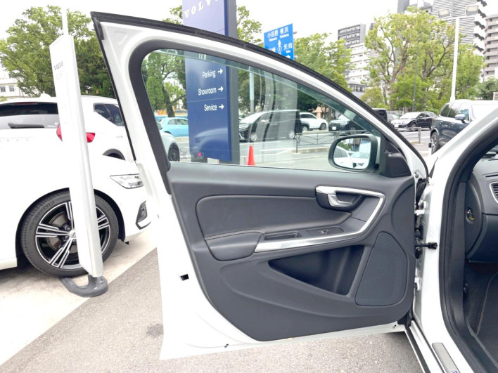 2017 Volvo V60 LDA-FD4204T (UW-69fc0159109a7)[18]