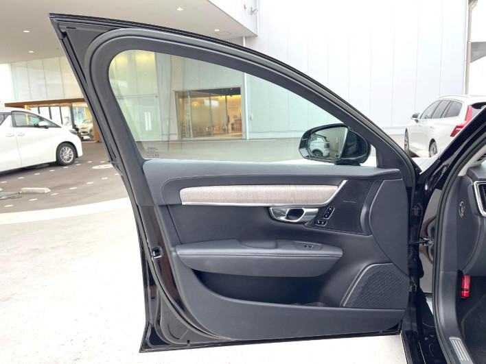 2024 Volvo V90 5AA-PB420TM (UW-69fc01599f914)[29]