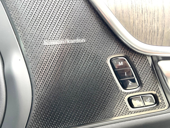 2024 Volvo V90 5AA-PB420TM (UW-69fc01599f914)[19]