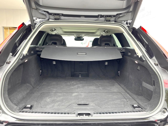 2024 Volvo V90 5AA-PB420TM (UW-69fc01599f914)[24]