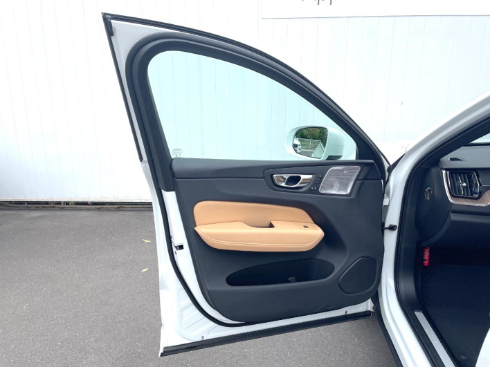 2021 Volvo XC60 5AA-UB420TXCM (UW-69fc015a08727)[22]