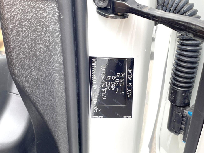 2021 Volvo XC60 5AA-UB420TXCM (UW-69fc015a08727)[1]