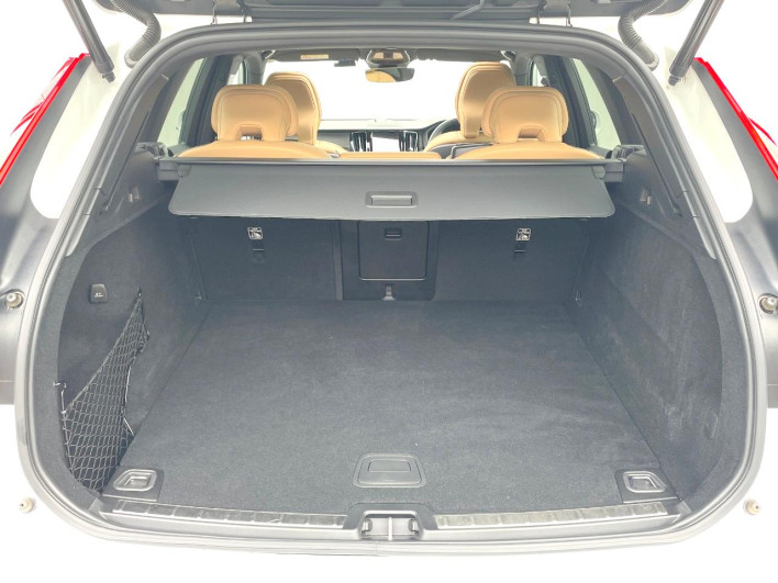 2021 Volvo XC60 5AA-UB420TXCM (UW-69fc015a08727)[18]