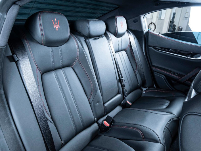 2018 Maserati Ghibli ABA-MG30C (UW-69fc015bb6dea)[16]