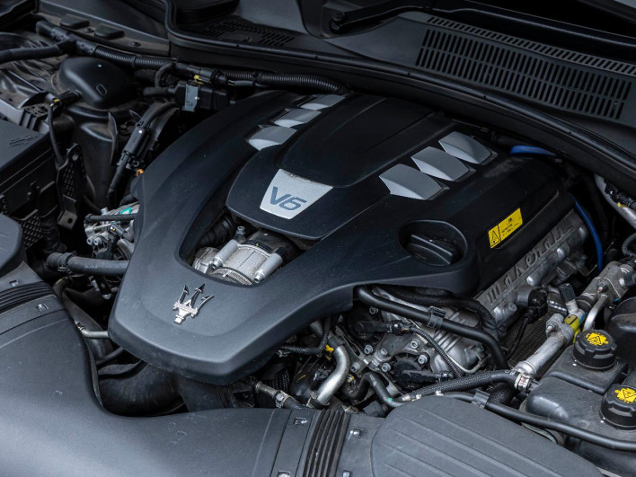 2018 Maserati Ghibli ABA-MG30C (UW-69fc015bb6dea)[10]