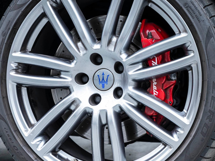 2018 Maserati Ghibli ABA-MG30C (UW-69fc015bb6dea)[24]