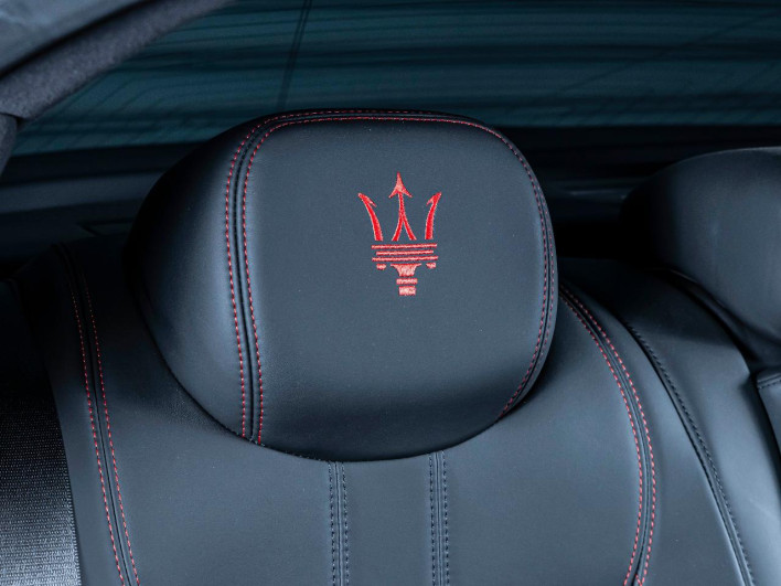 2018 Maserati Ghibli ABA-MG30C (UW-69fc015bb6dea)[17]
