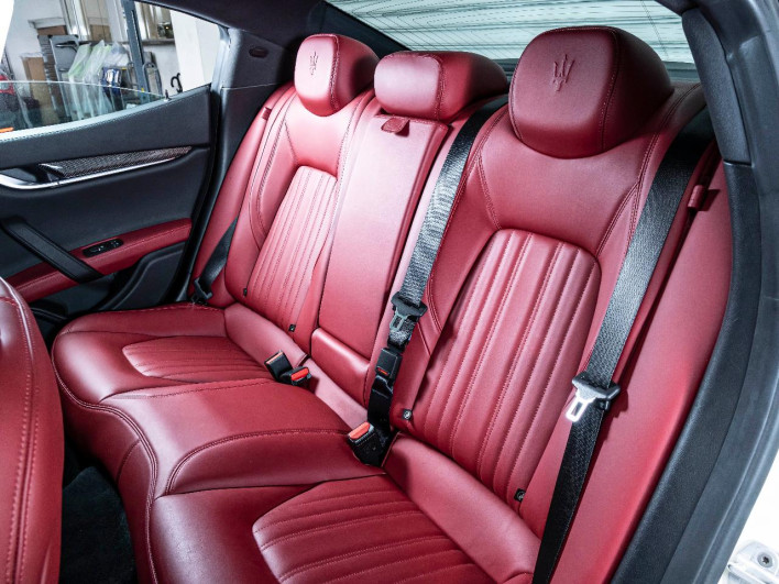 2017 Maserati Ghibli ABA-MG30C (UW-69fc015c234f1)[16]