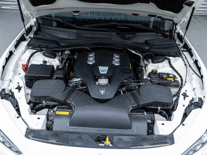 2017 Maserati Ghibli ABA-MG30C (UW-69fc015c234f1)[8]