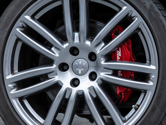 2017 Maserati Ghibli ABA-MG30C (UW-69fc015c234f1)[24]