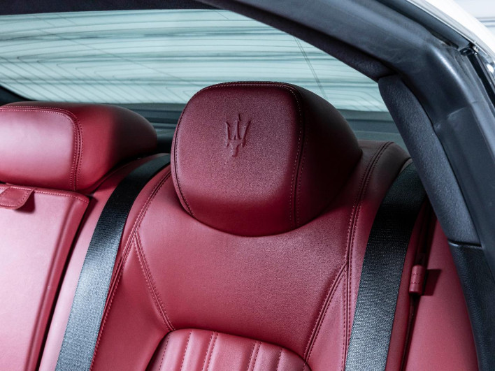 2017 Maserati Ghibli ABA-MG30C (UW-69fc015c234f1)[17]