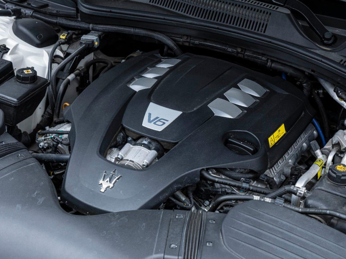 2017 Maserati Ghibli ABA-MG30C (UW-69fc015c234f1)[9]